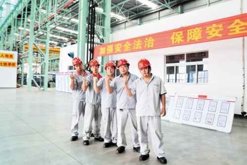 軋鈦帶卷像搟面，你們“鈦”棒了
